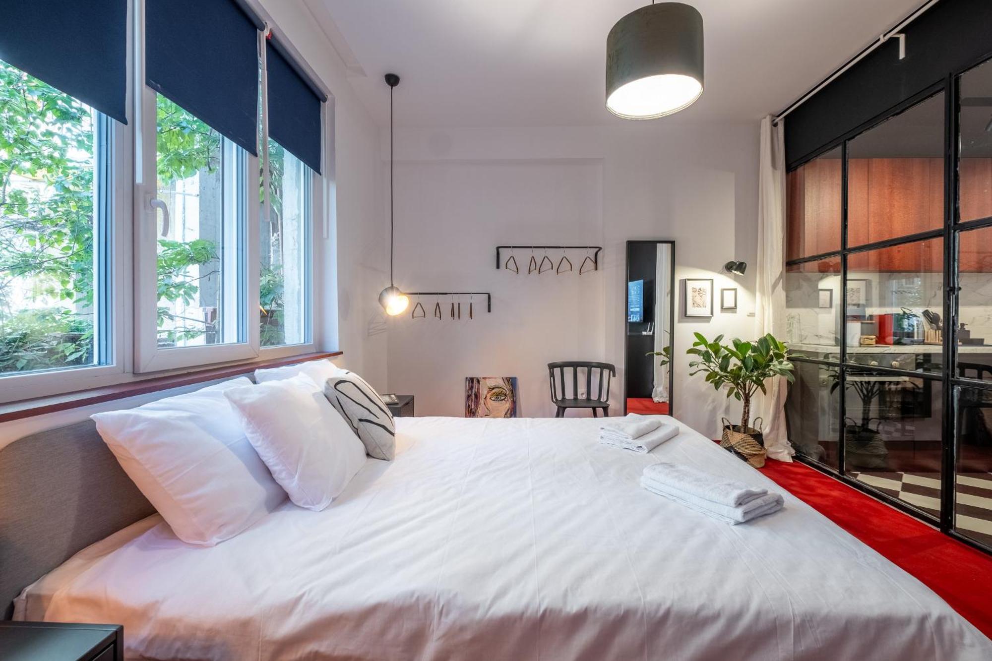 Central Art-Inspired Flat With Private Garage ソフィア エクステリア 写真