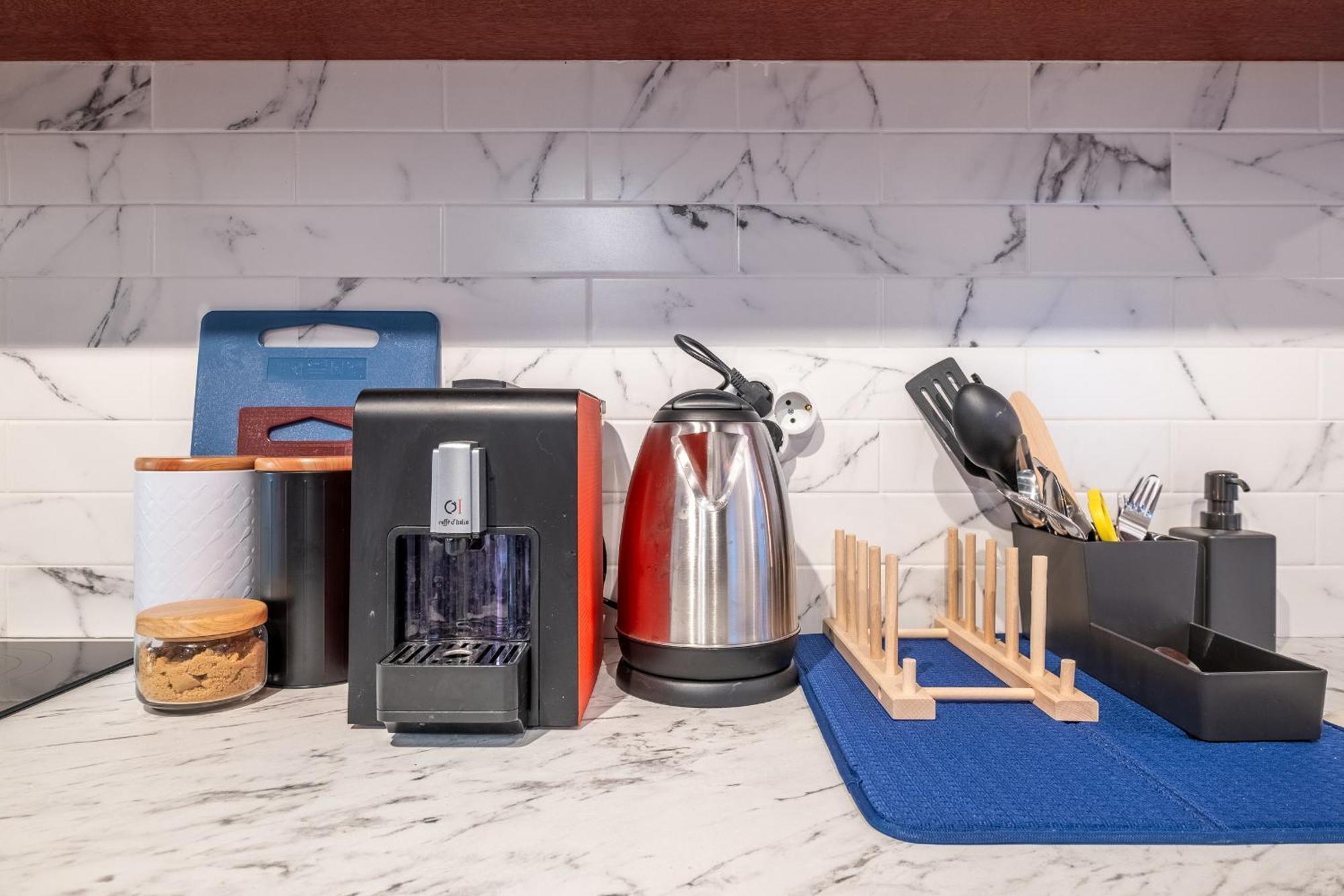 Central Art-Inspired Flat With Private Garage ソフィア エクステリア 写真
