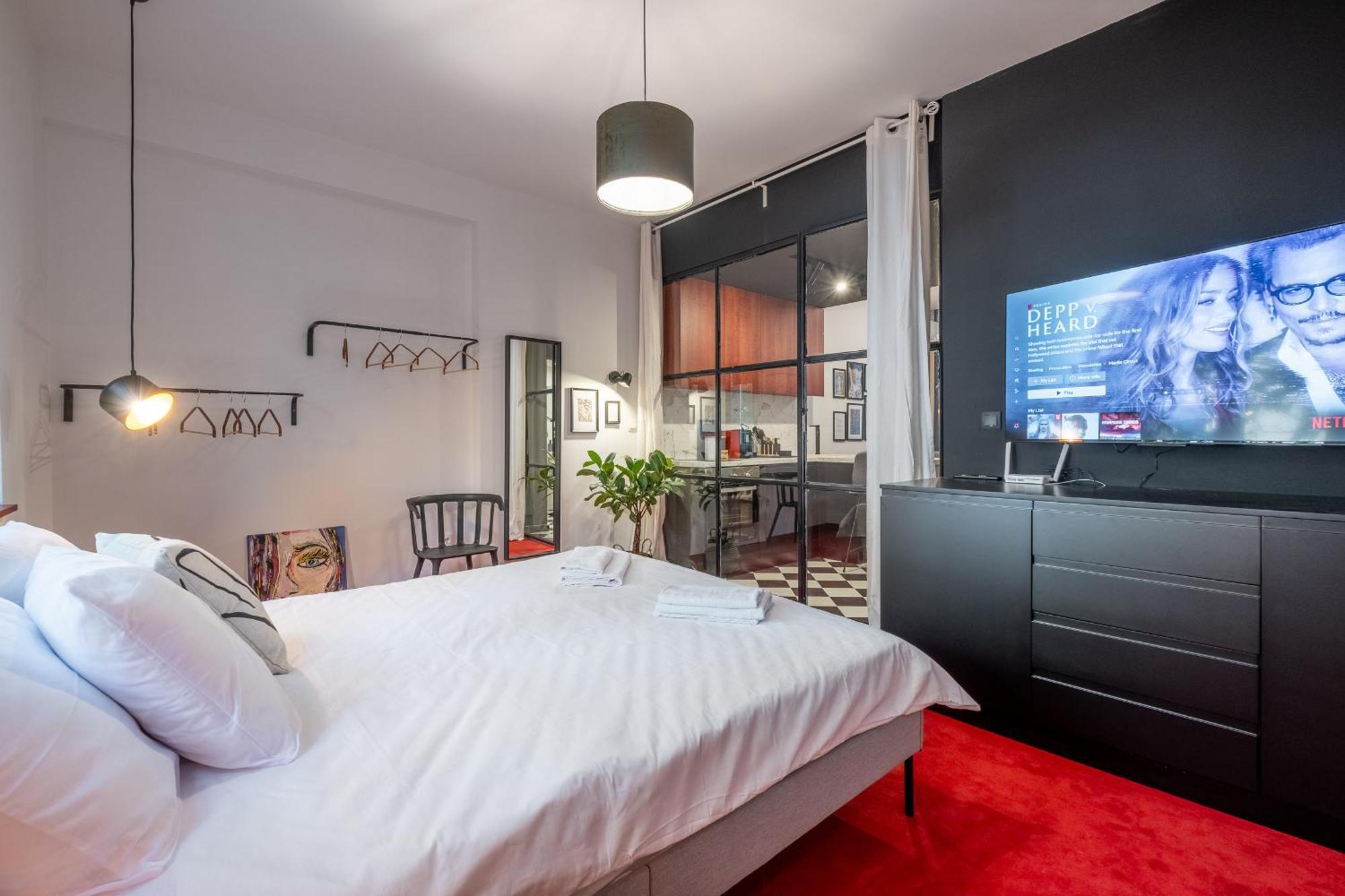 Central Art-Inspired Flat With Private Garage ソフィア エクステリア 写真